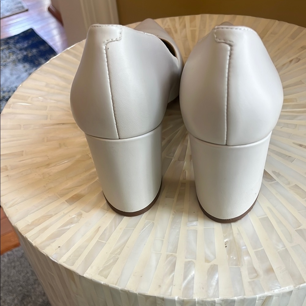 Marc Fisher Cream Pointed Toe Heels, 10M - Picture 3 of 7